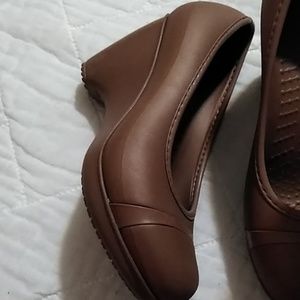 Crocs Brown Rubber Heels Shoes 7 Women